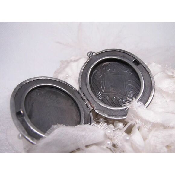 RAVEN black Locket CROW Cameo Necklace Pendant - Picture 6 of 8